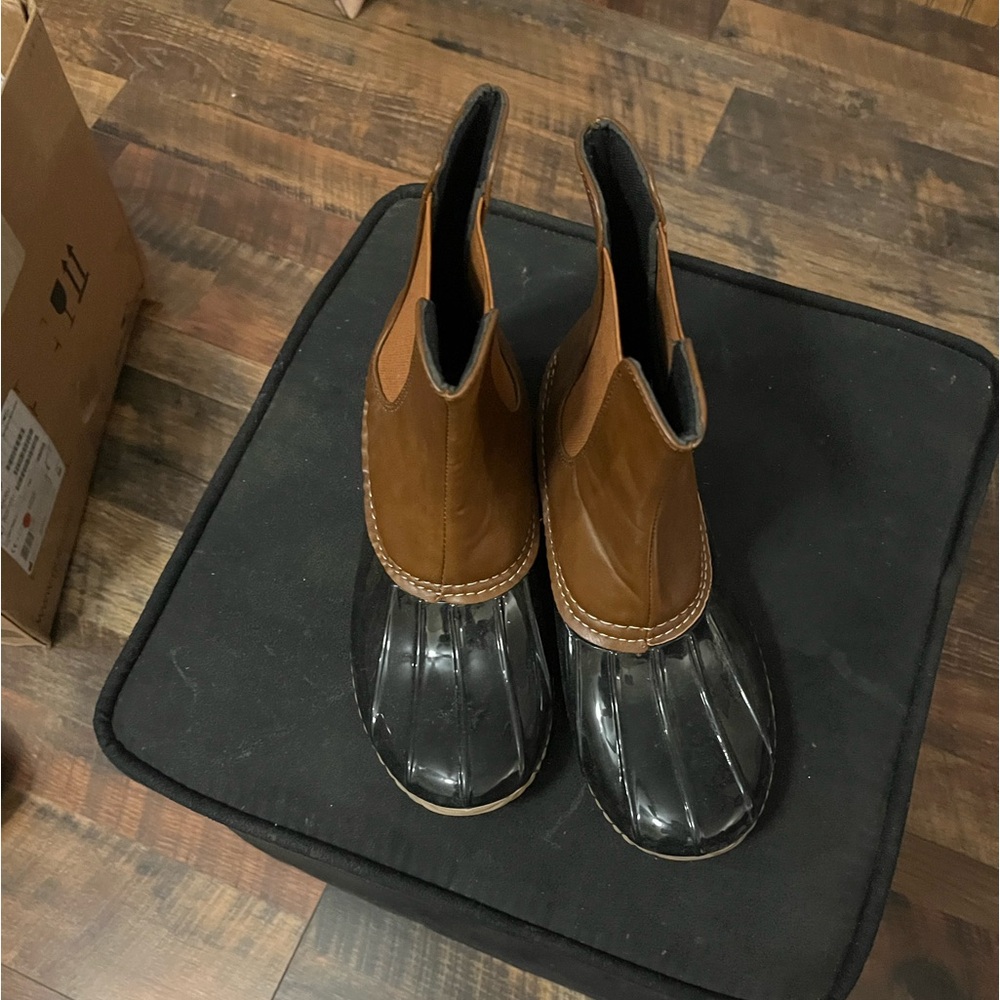 Women’s rain shoes